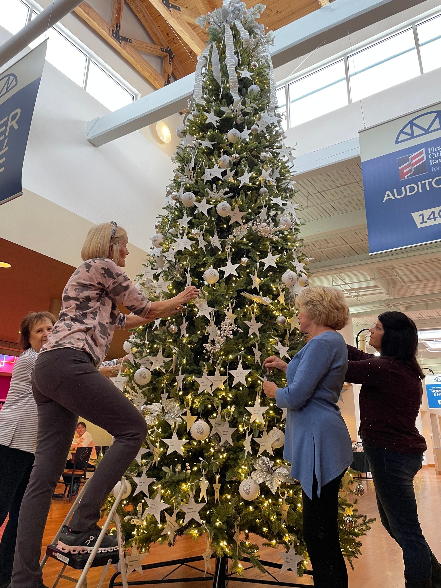 Hospice Tree of Light gets decorated by Hospice Volunteers